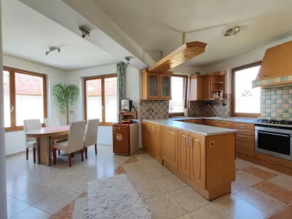 Eladó családi ház, Hegyeshalom 5+2 szoba 262 m² 105 M Ft