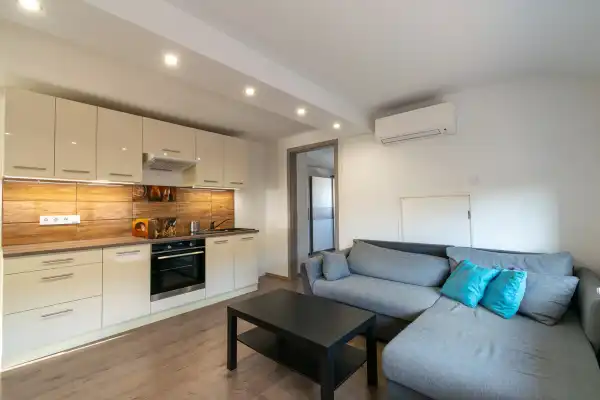 Eladó családi ház, Jánossomorja 7 szoba 160 m² 82 M Ft