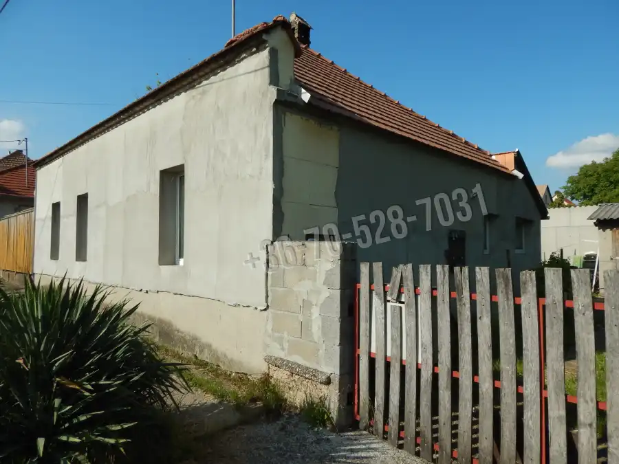 eladó családi ház, Környe