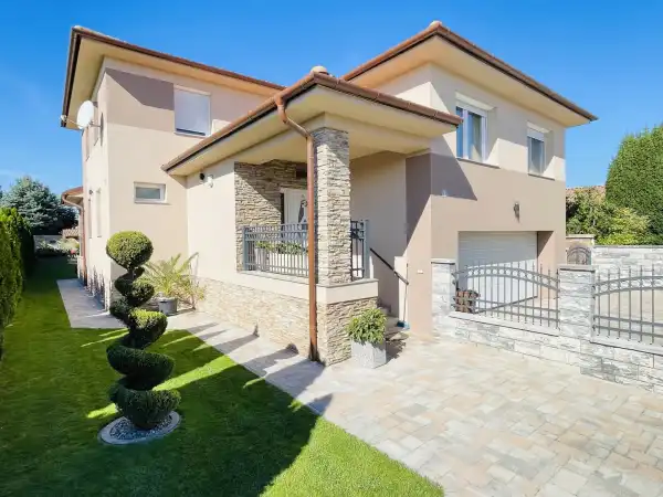 Eladó családi ház, Mosonmagyaróvár 5 szoba 293 m² 188 M Ft