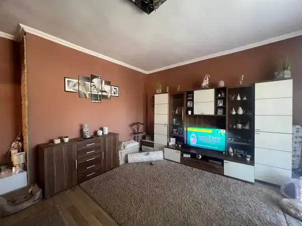 Eladó családi ház, Oroszlány 7 szoba 187 m² 79.9 M Ft