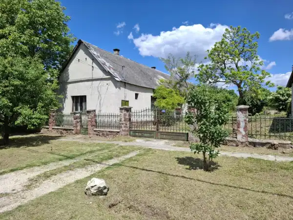 Eladó családi ház, Vérteskethely 4 szoba 140 m² 26.5 M Ft
