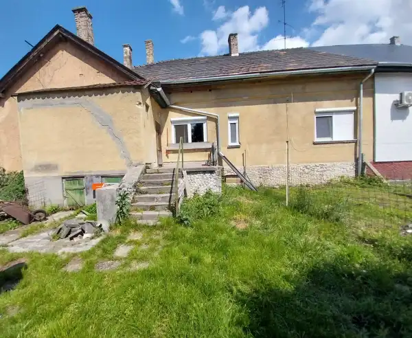 Eladó házrész, Tatabánya 2 szoba 150 m² 39.9 M Ft