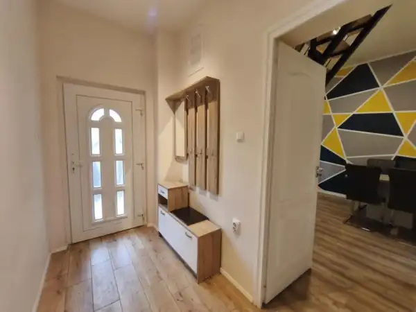 Eladó ikerház, Budapest, III. kerület 5+1 szoba 162 m² 209.9 M Ft