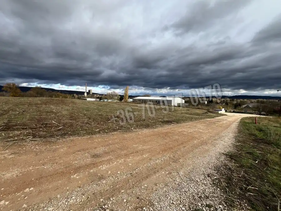 eladó  Ipari és kereskedelmi telek, Tatabánya