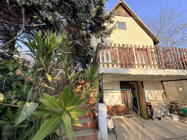 Eladó nyaraló, Oroszlány 2 szoba 40 m² 17.9 M Ft