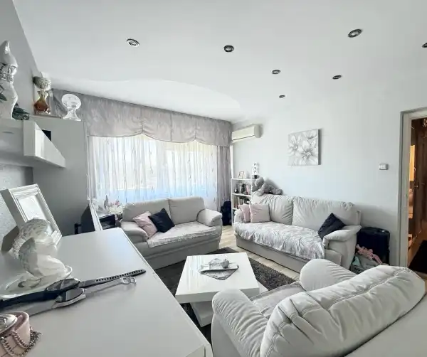 Eladó panellakás, Oroszlány 2+1 szoba 53 m² 34.9 M Ft