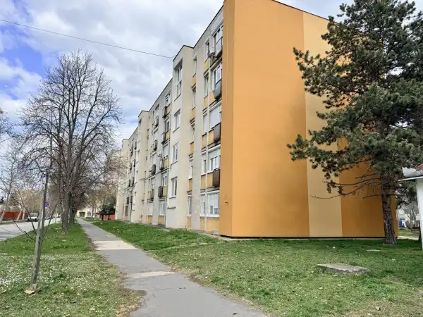 Eladó panellakás, Oroszlány 1+1 szoba 43 m² 29.8 M Ft