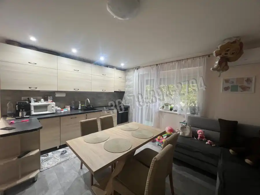 eladó téglalakás, Oroszlány