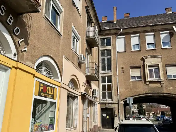 Eladó téglalakás, Oroszlány 3 szoba 71 m² 33.2 M Ft