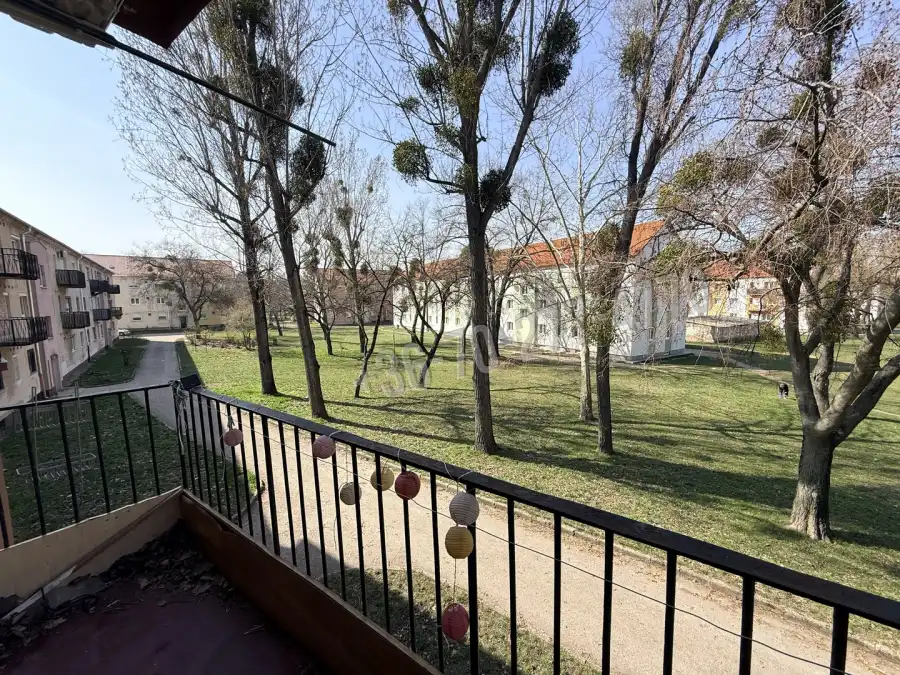 eladó téglalakás, Oroszlány