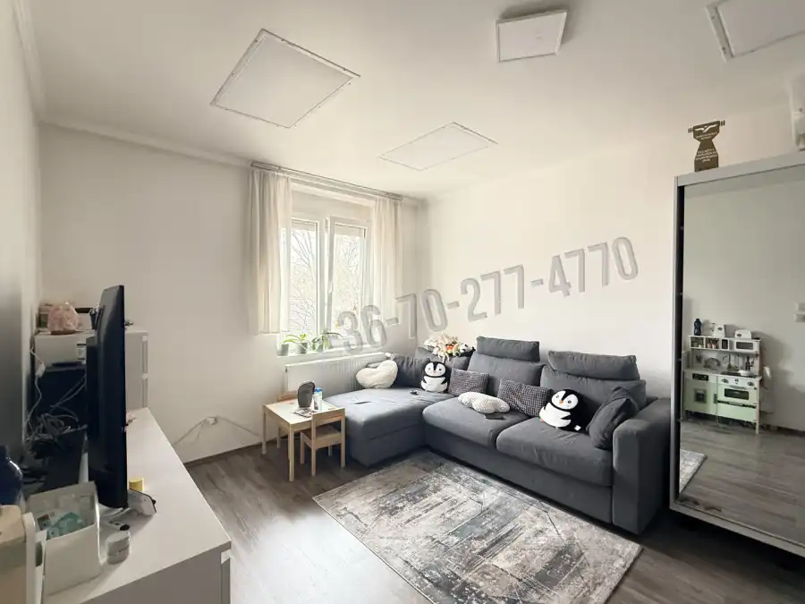 eladó téglalakás, Oroszlány