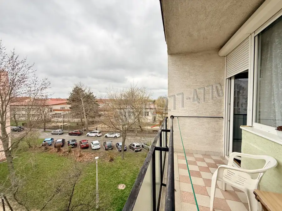 eladó téglalakás, Oroszlány