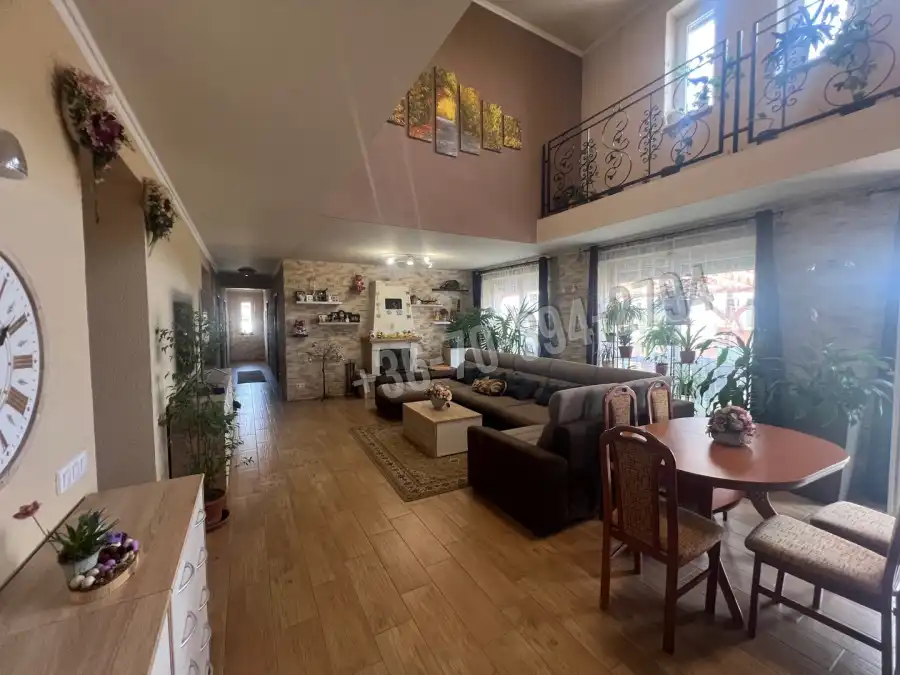 eladó újszerű családi ház, Oroszlány