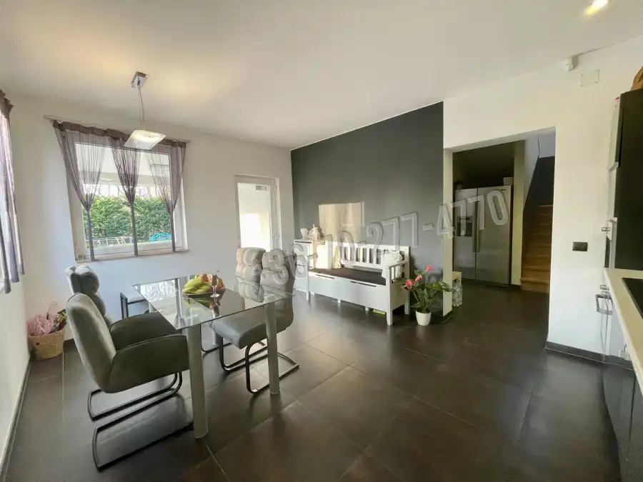 eladó újszerű családi ház, Oroszlány